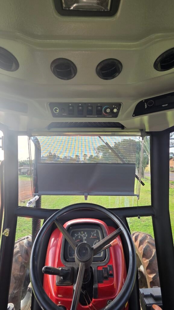 Maquinário com cabine com ar condicionado agrícola MS CABINES