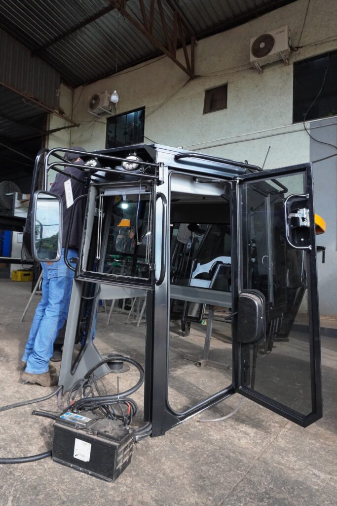 manutenção de cabine agrícola avaliação de vidros e vedação